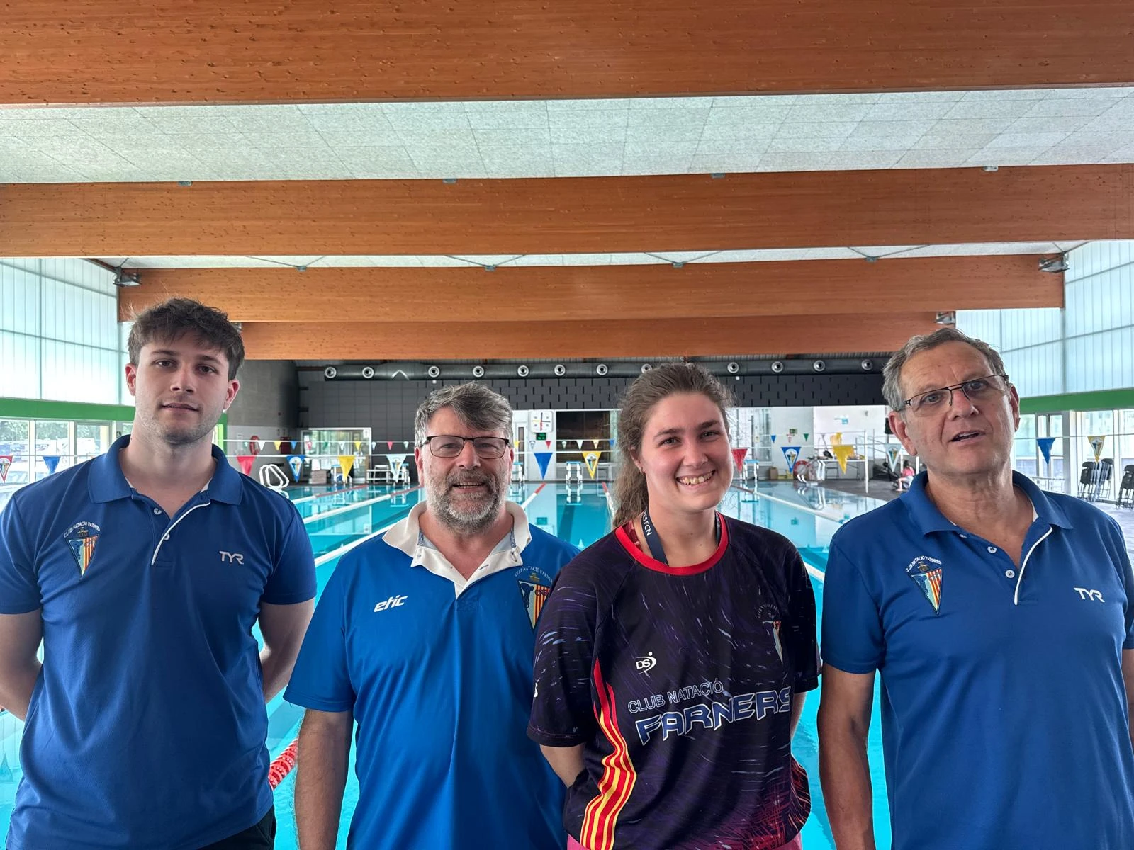 L'equip tècnic del club a la piscina: Arnau Morell, Josep Morell, Farners Morell i Jordi Julià